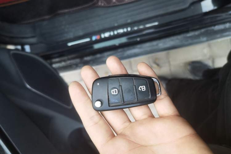 Used Isuzu D-MAX 2020 2.5T Two-Wheel Drive Manual Navigation Version China VI Standard Extended Length JE4D25Q6A
