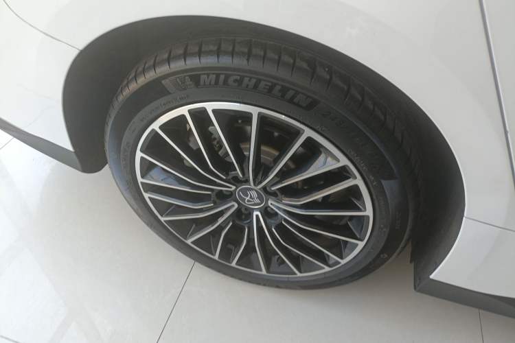 Used BYD Han 2022 DM-i 121KM Luxury Model Right Rear Wheel Hub