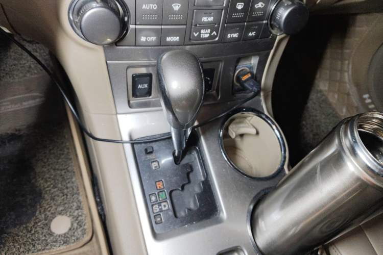 Used Toyota Highlander 2012 2.7L Two-Wheel Drive 7-Seater Luxury Edition