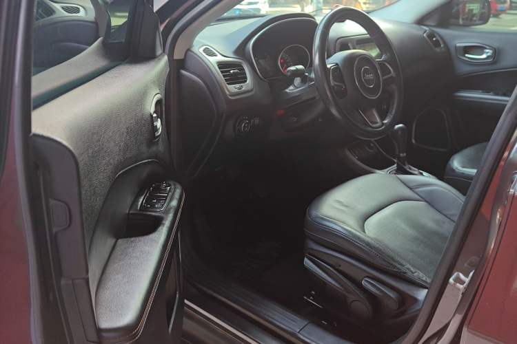 Used Jeep Compass 2017 200T Automatic Family Edition
