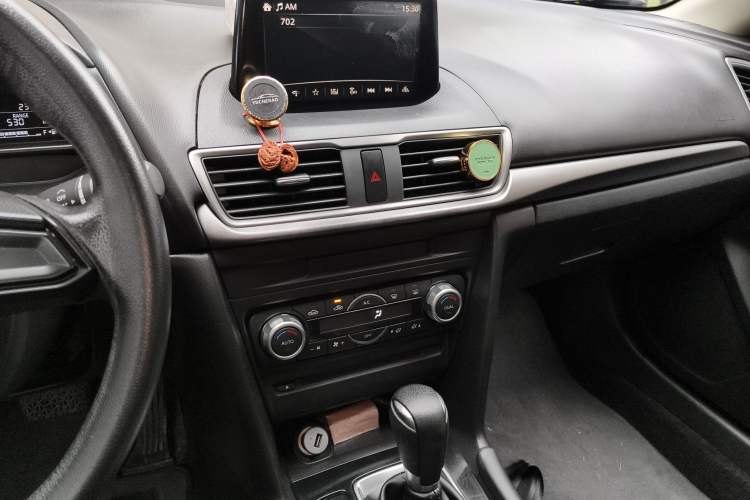 Used Mazda 3 Axela 2017 Sedan 1.5L Automatic Luxury Model Emission Standard China V