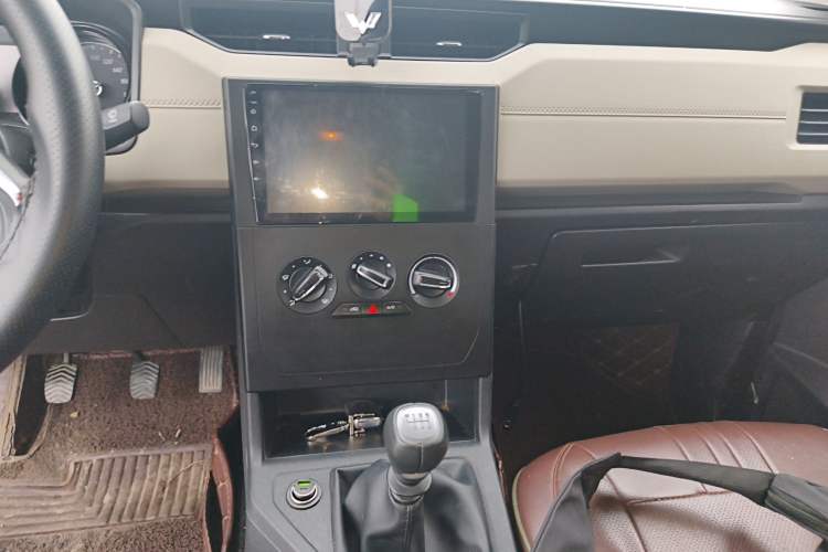 Used Wuling Hongguang PLUS 2019 1.5T Manual Comfort Version 7 Seats
