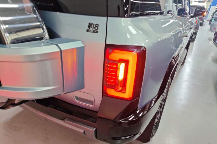 Used Formula Leopard 8 2025 Smart & Brave Flagship Edition 7 Seats Right Rear Taillight