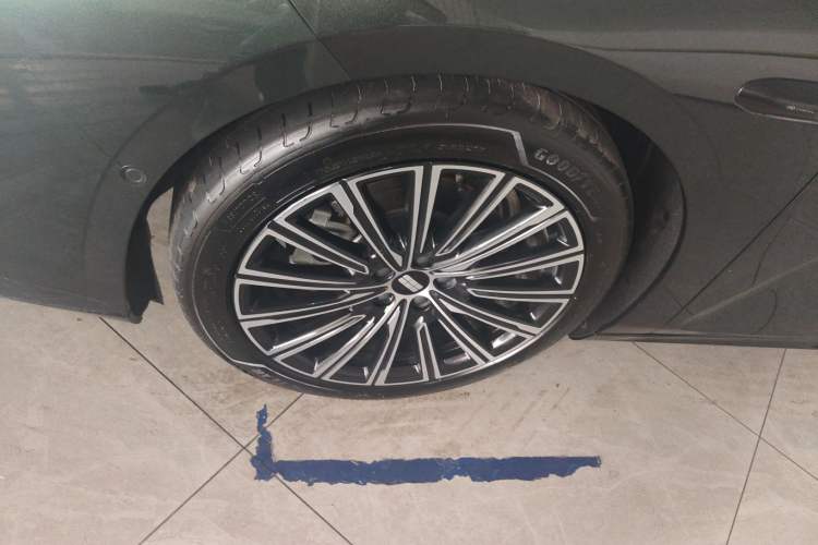 Used Geely Galaxy 8 2025 130km EM-P Starship Edition Left Front Wheel Hub