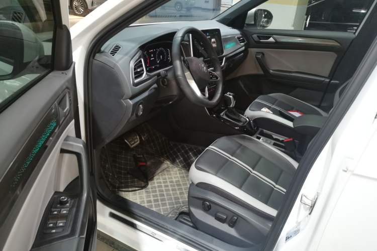 Used Volkswagen T-ROC 2025 300TSI DSG Two-Wheel Drive Chen Guang Edition