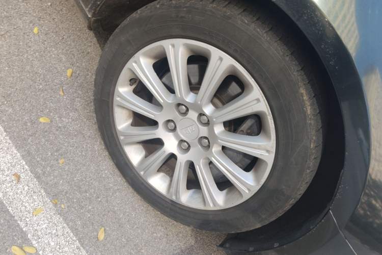 Used Cadillac XTS 2014 28T Comfort Version Right Front Wheel Hub