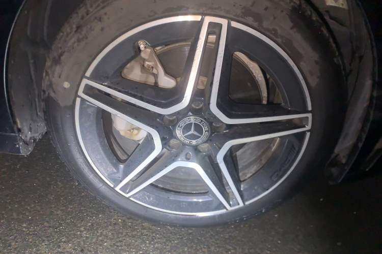 Used Mercedes-Benz C-Class 2021 C 260 L Sport Edition Star Collection Right Front Wheel Hub