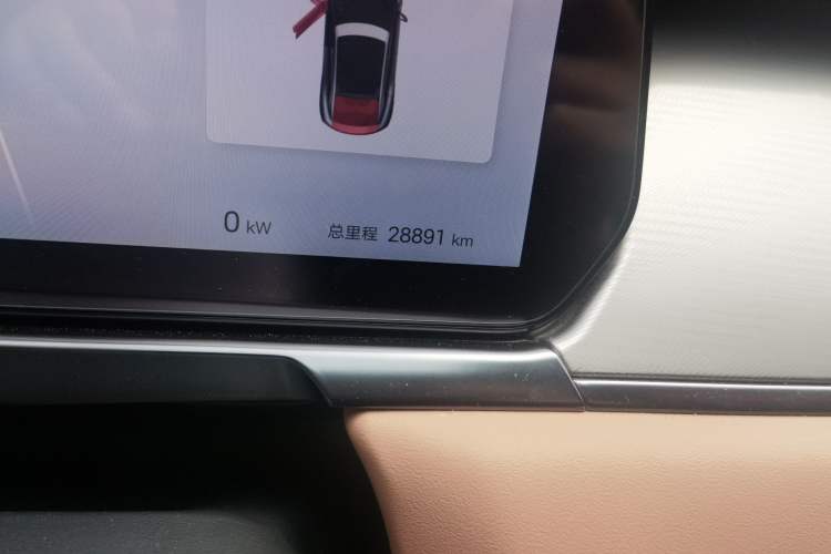 Used BYD Song L EV 2024 550 km Excellence Version Odometer Close Up
