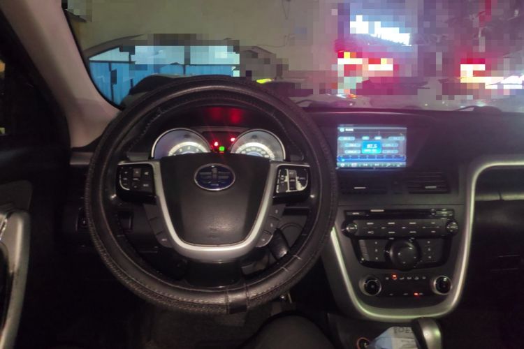 Used Bestune X80 2013 2.0L automatic comfort version
