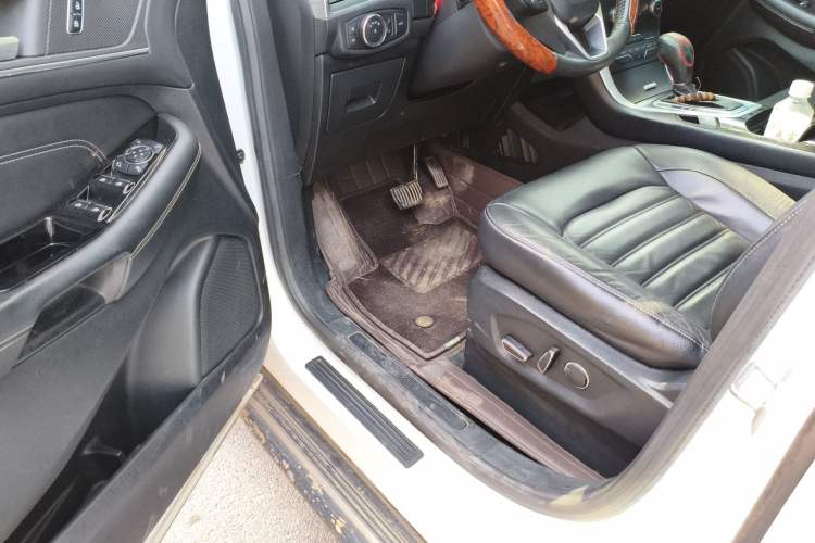 Used Ford Edge 2016 EcoBoost 245 Four-Wheel Drive Titanium Edition 7-Seater Driver Seat