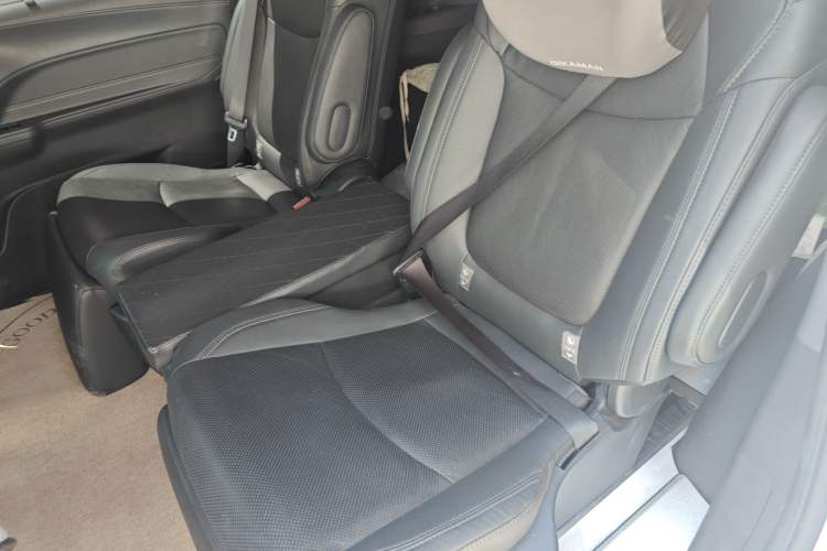 Used Toyota SIENNA 2024 2.5L Hybrid Prestige Deluxe Edition Left Rear Seat