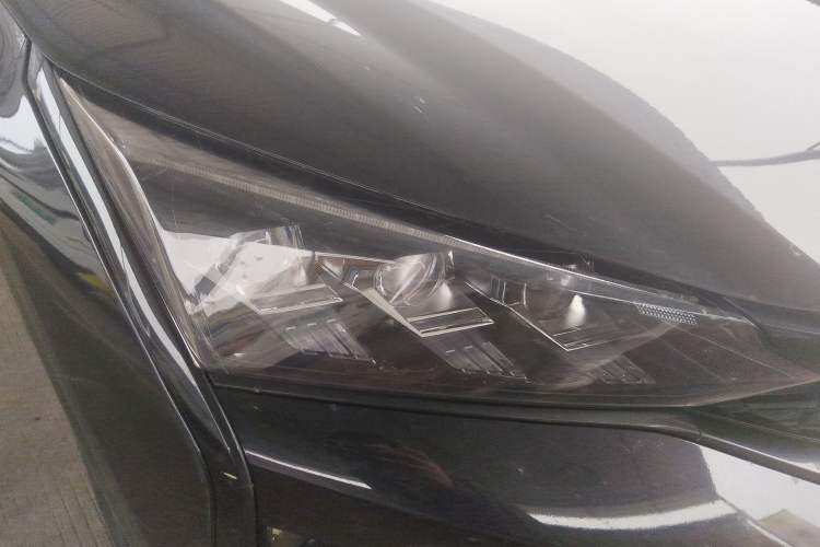 Used Dongfeng Aeolus Yixuan 2020 230T Automatic Cool Edition Right Front Headlight