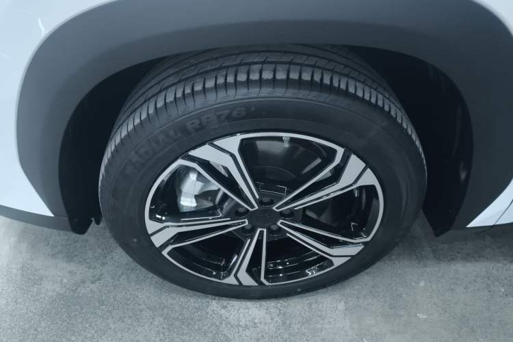 Used Geely Galaxy L7 2025 EM-i 115km Exploration+ Edition Left Front Wheel Hub