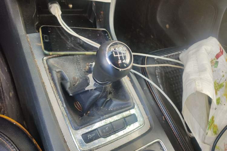 Used Roewe i6 2017 20T Manual Luxury Edition Gear Lever