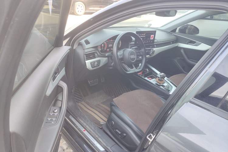 Used Audi A4L 2022 40 TFSI Luxury Dynamic Model