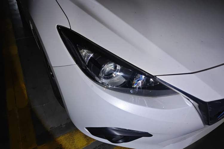 Used Mazda 3 Axela 2016 Sedan 1.5L Automatic Comfort Model