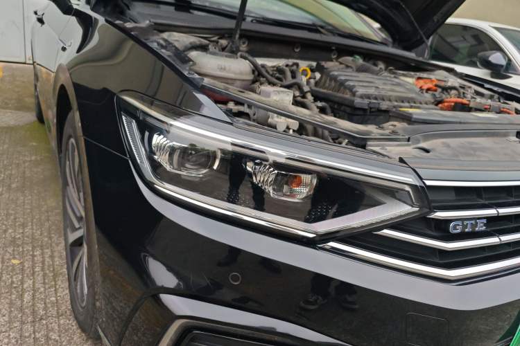 Used Volkswagen Magotan GTE Plug-in Hybrid 2020 GTE Luxury Model Right Front Headlight