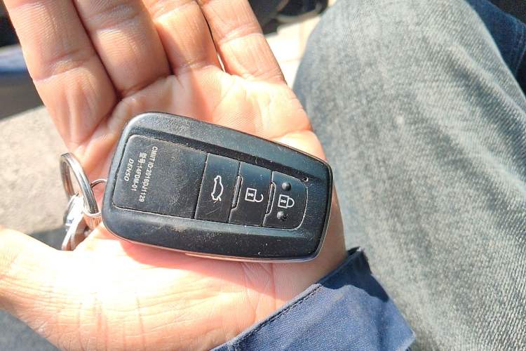 Used Toyota Camry 2019 2.0G Luxury Edition China VI Standard Vehicle Key