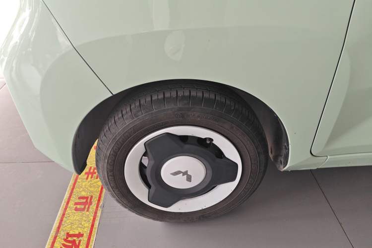 Used Wuling Hongguang MINIEV 2022 Macaron Fashion Edition Lithium-Nickel-Cobalt-Alpha-oxide Left Front Wheel Hub