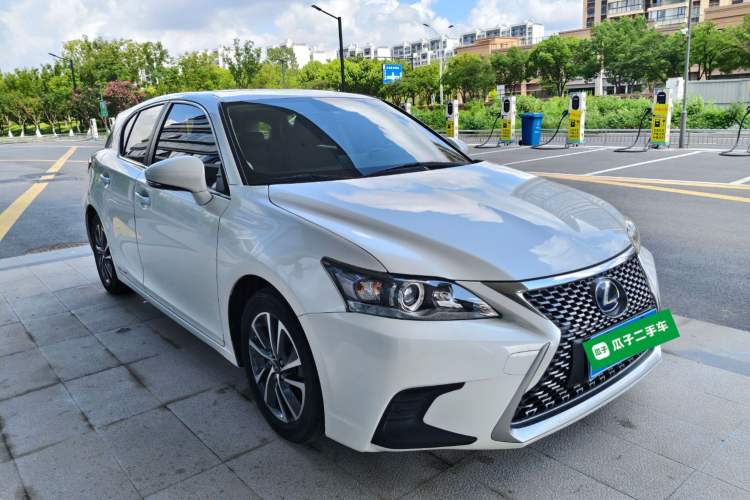 Used Lexus CT 2017 CT200h Comfort Edition Monochrome China VI

