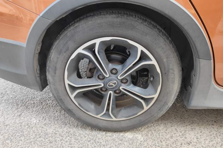 Used Soueast V6 Lingshi 2015 CROSS 1.5L CVT ZhiZun Model
