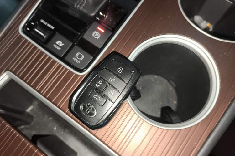 Used Toyota Granvia 2024 2.5L Hybrid Prestige PLUS Edition Vehicle Key