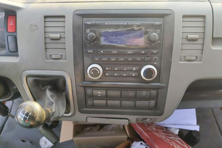 Used Foton Scenic G7 2016 2.0L Commercial Version Long Wheelbase High Roof – 4Q20M Audio And AC Panel