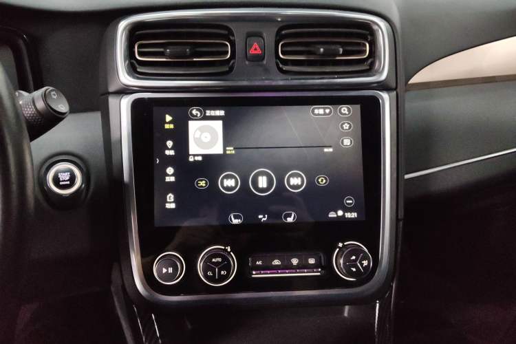 Used Lynk & Co 01 2017 2.0T Two-Wheel Drive Pro Edition Audio And AC Panel