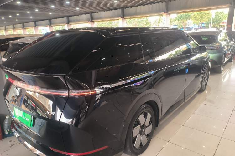 Used XPeng X9 2024 702 Ultra-Long Range Pro Rear Right 45 Deg