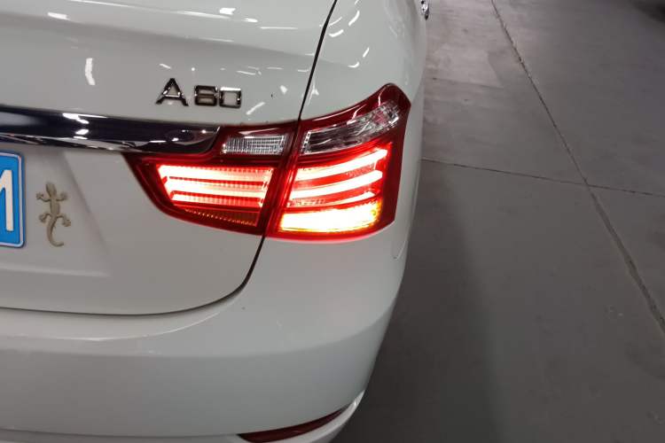 Used Dongfeng Aeolus A60 2016 1.5L Manual Luxury Version Exterior 3