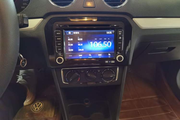 Used Volkswagen Jetta 2015 1.4L Manual Comfort Model Audio And AC Panel