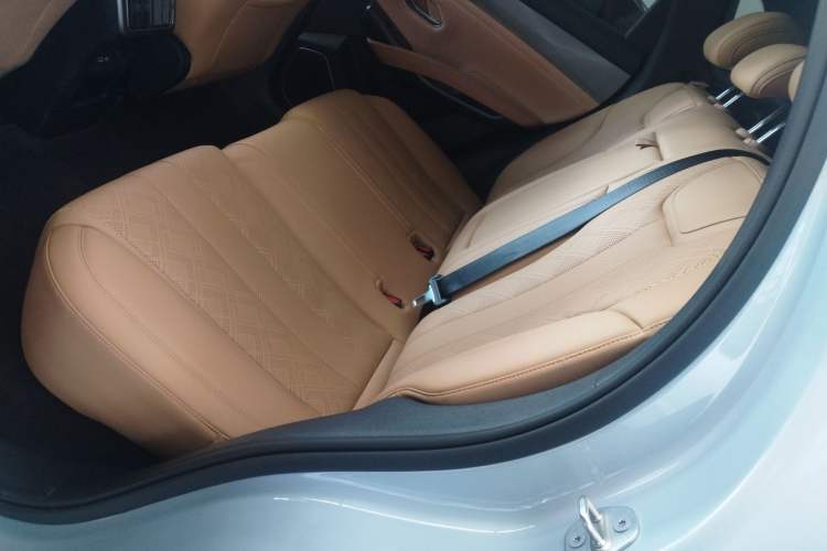 Used BYD Song L DM-i 2024 112 km Leading Edition
