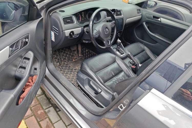 Used Volkswagen Sagitar 2012 1.4TSI Automatic Luxury Edition