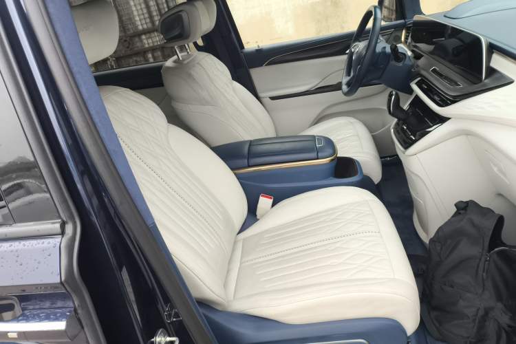 Used Buick GL8 2022 Avenir Avia Four-Seat Prestige Edition Right Front Seat