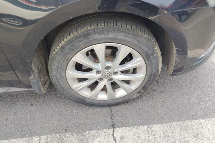 Used Volkswagen Lavida 2015 1.6L Automatic Comfort Edition
