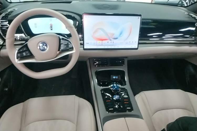 Used BYD Han 2025 EV with 701 km of Laser Radar-Enabled Intelligent Driving
