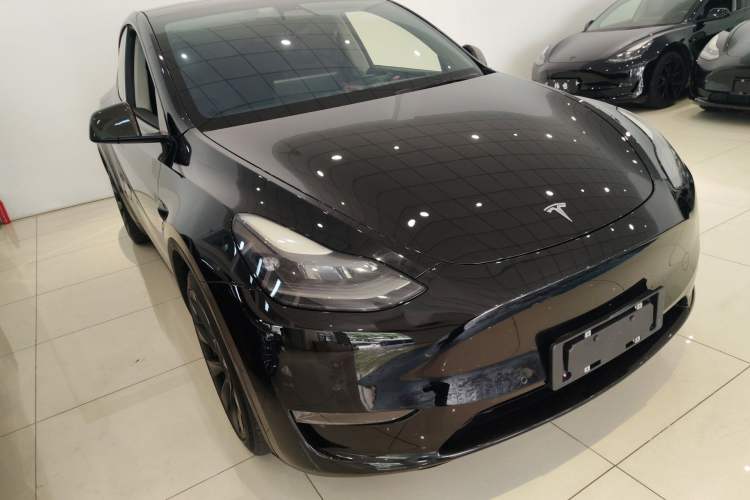 Used Tesla Model Y 2021 Long-Range All-Wheel-Drive Version Front Right 45 Deg