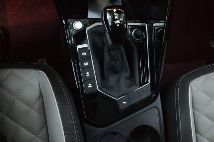 Used Volkswagen Tayron 2024 330TSI Two-Wheel Drive Luxury Plus Advanced Version Gear Lever