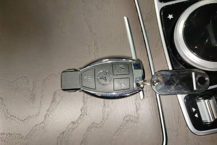 Used Mercedes-Benz GLC 2016 GLC 300 4MATIC Dynamic Model Vehicle Key