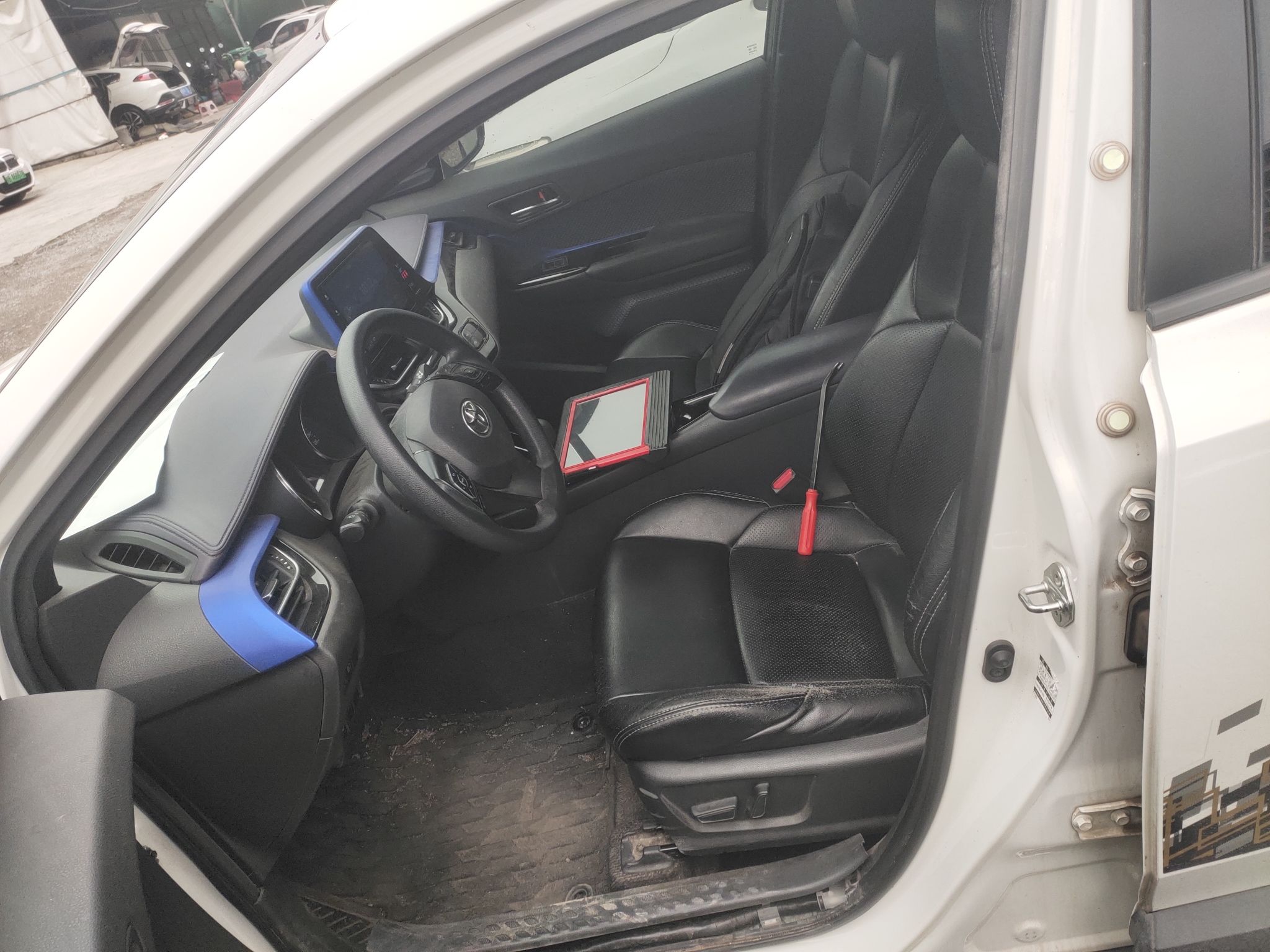 المقاعد الأمامية داخل السيارة