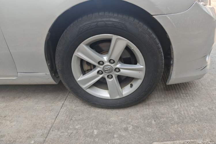 Used Toyota Reiz 2010 2.5V Fengdu Elite Edition Right Front Wheel Hub