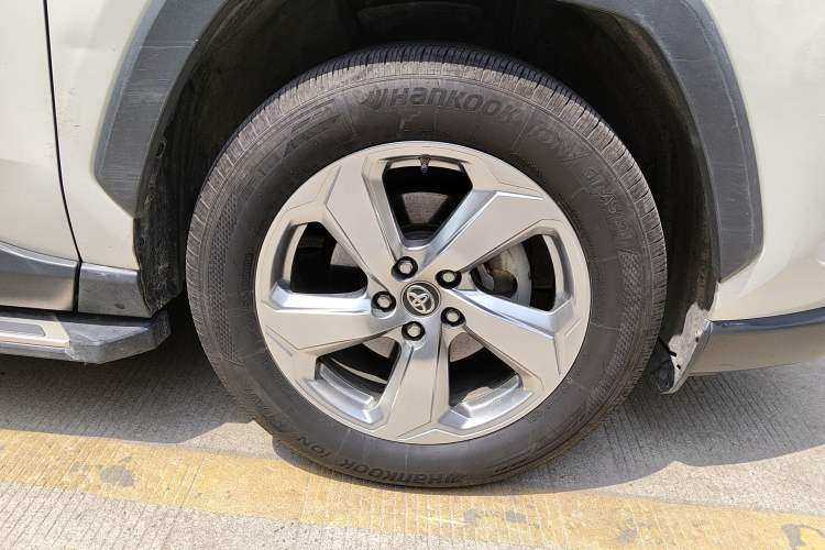 Used Toyota RAV4 2020 2.0L CVT Two-Wheel Drive Fashion Edition Right Front Wheel Hub