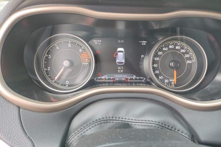 Used Jeep Cherokee 2016 2.4L Superior Edition Odometer Close Up