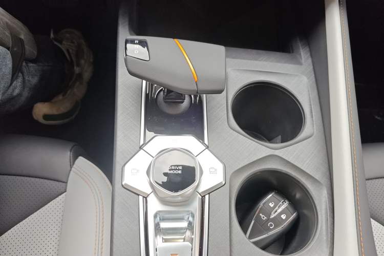 Used CHANGAN UNI-V iDD 2024 Blue Whale Smart Electric iDD 136km ZhiKu Model
