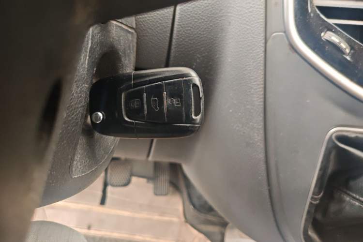 Used SAIC MAXUS Xintu V80 2019 2.5T Classic Version 6-Speed Manual – Aoyuntong Modified Long Wheelbase Mid-Height 7-Seater Vehicle Key