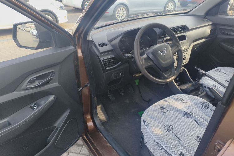 Used Wuling Hongguang 2019 1.5L S Basic Version China VI Standard LAR
