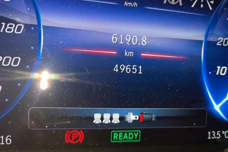 Used Mercedes-Benz EQS 2022 450+ Luxury Edition Odometer Close Up