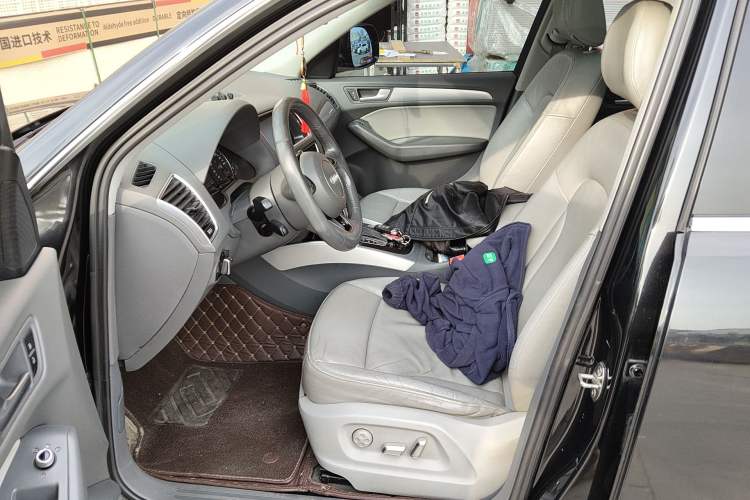 Used Audi Q5 2015 40 TFSI Technology Edition Driver Seat