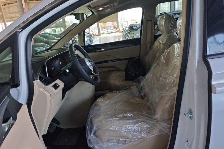 Used Buick GL8 New Energy 2025 Lushang First-Drive Edition 7-Seater
