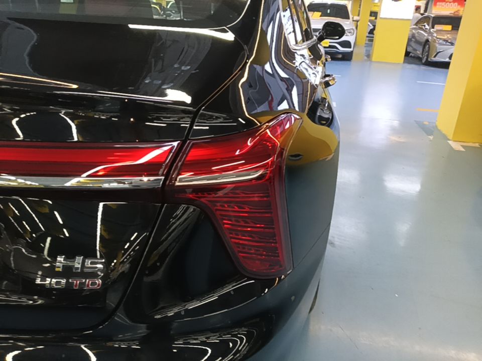 Hongqi H5 2025 2.0T Automatic Flag Edition – 500 000 Units Commemorative Version — снимка 9